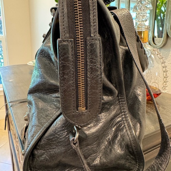 Black Leather Handbag - Picture 4 of 7